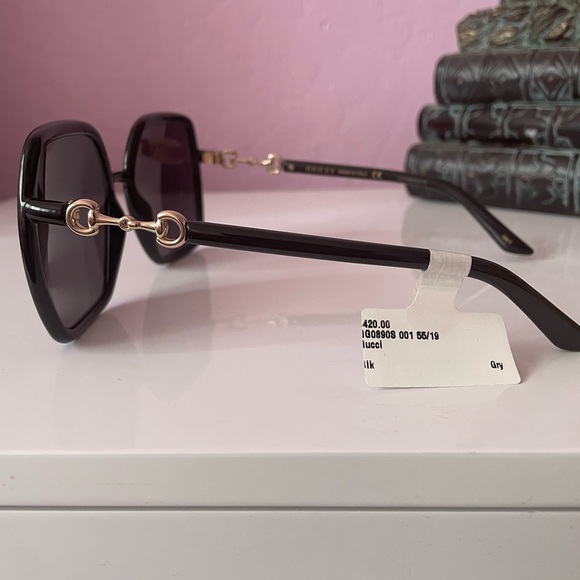 Authentic Gucci Sunglass with tag